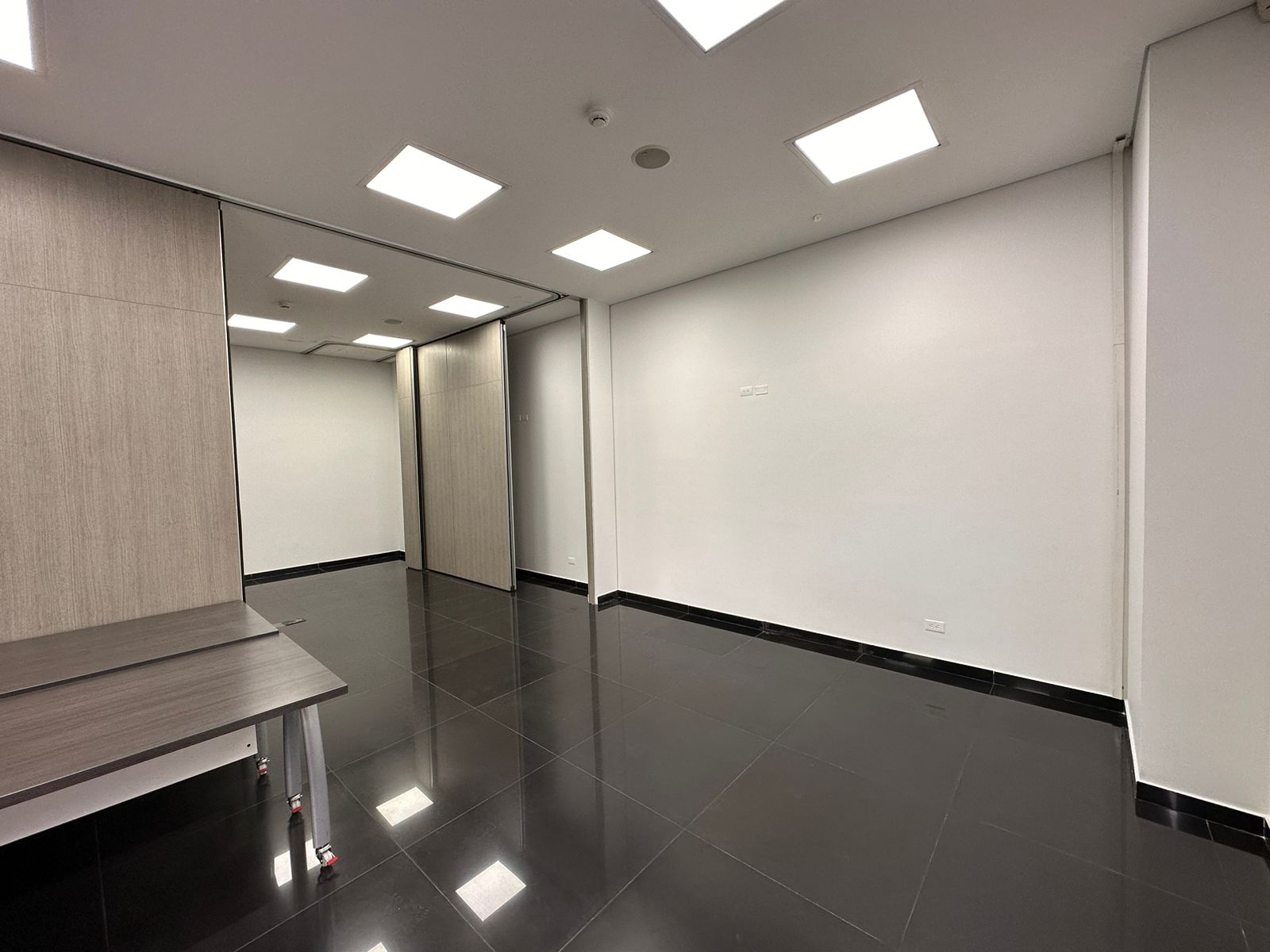 Servicio de cambio de iluminación, tomas eléctricas o interruptores eléctricos. - Imagen 2